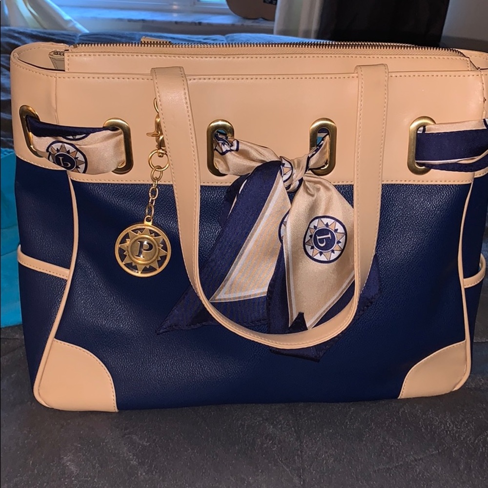 Parazul Purse